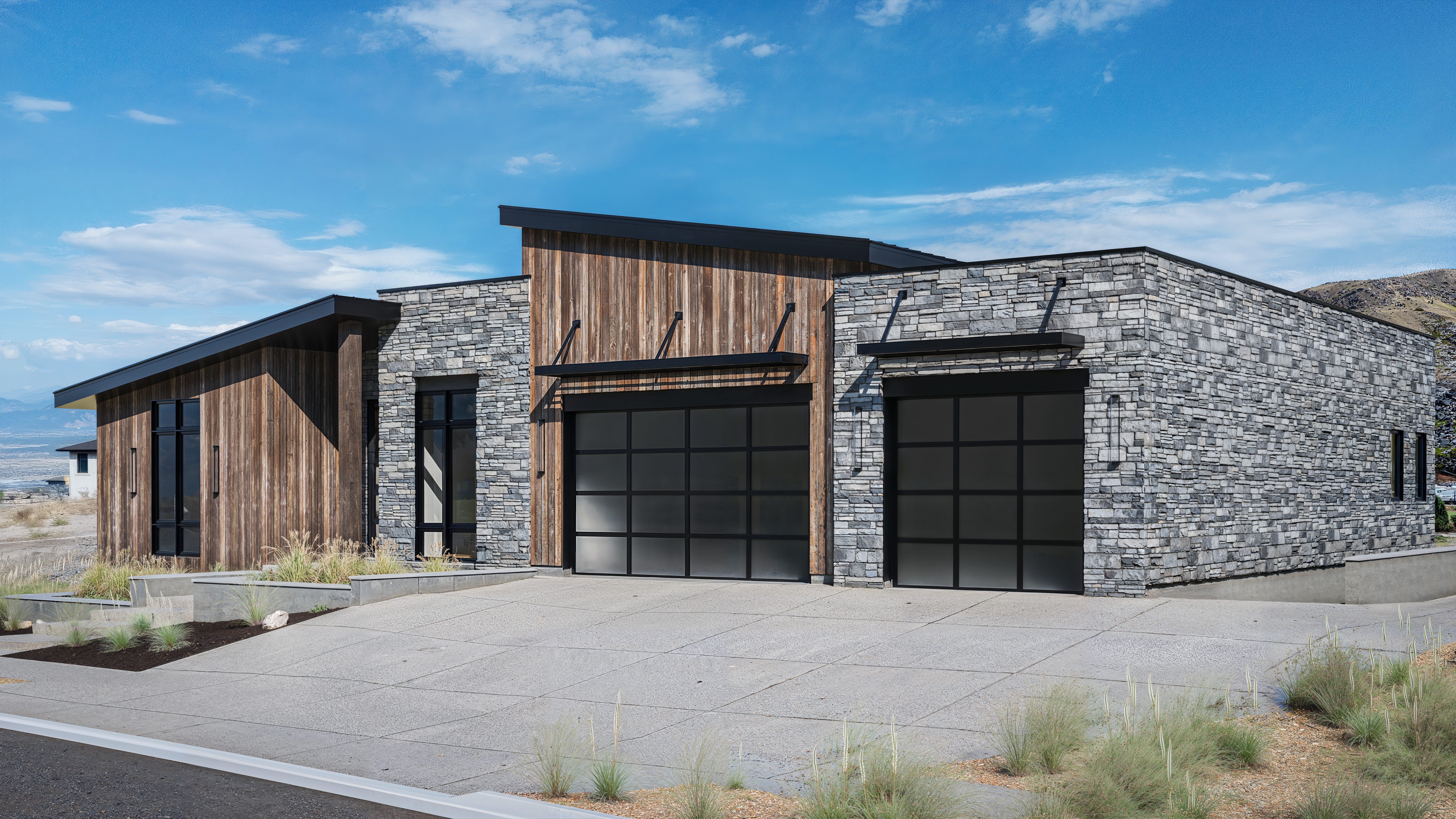 Summit Lux Vitalis front right elevation